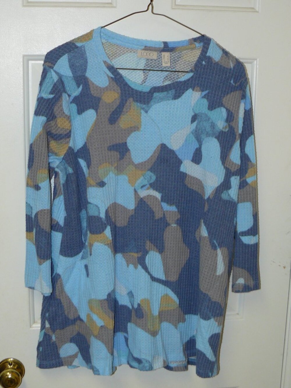 LOGO by Lori Goldstein Camo Printed Cloud Waffle Knit Top Sz L